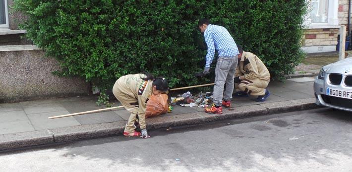 cleanliness earth campaign, cleanliness campaign, cleanliness drive in london, cleanliness drive, safai abhiyan in london, shah satnam ji green s welfare force wing, dera sacha sauda, welfare works, humanitarian activities.